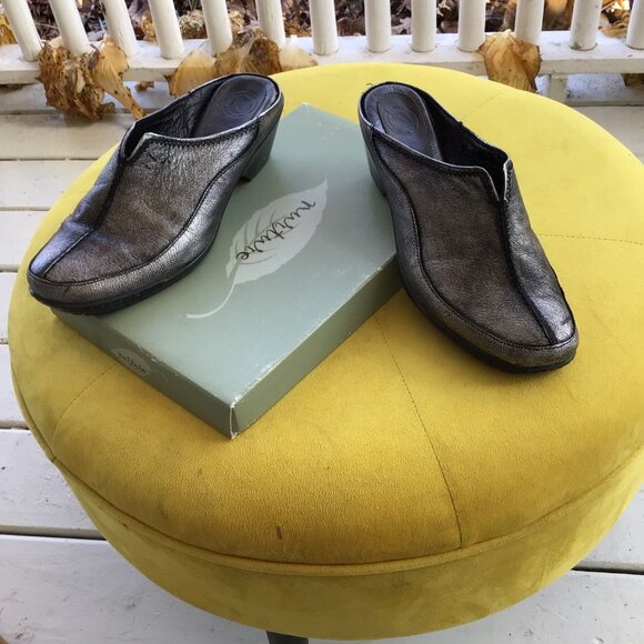 Nurture Mules Slip-On Leather Clogs Silver Pewter  Comfort Shoes Women’s Size 8M - Picture 4 of 7